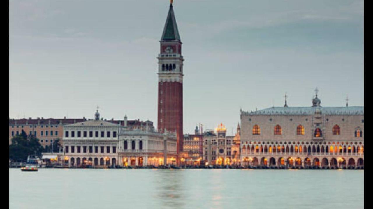 ميرا Venezia Suite Apartment المظهر الخارجي الصورة
